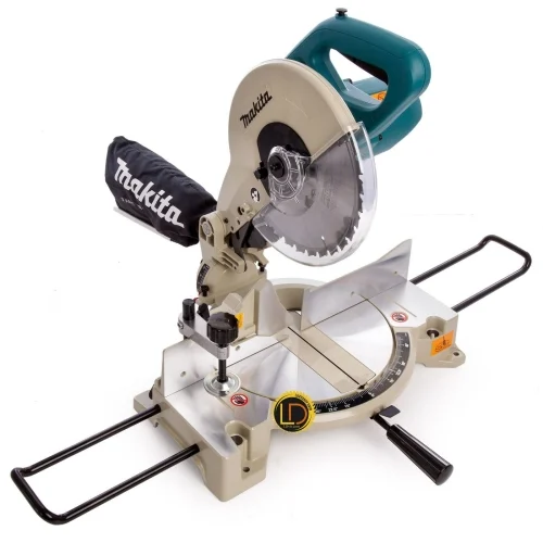 Торцовочная пила Makita LS1040 — фотография оборудования на белом фоне